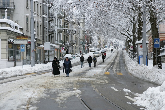 Fotografie Marc Keller Zürich Rekordschnee 2006 Gesellschaft schnee auf strassen
